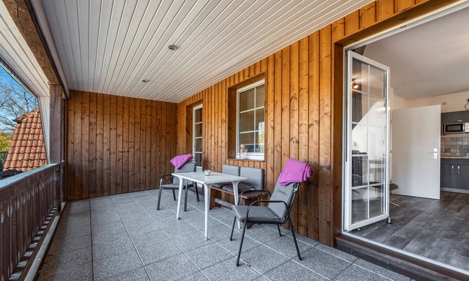 Undeloh Apartamento | Apartamento 'Haus Wacholder Wohnung 1' con jardín compartido, balcón y Wi-Fi