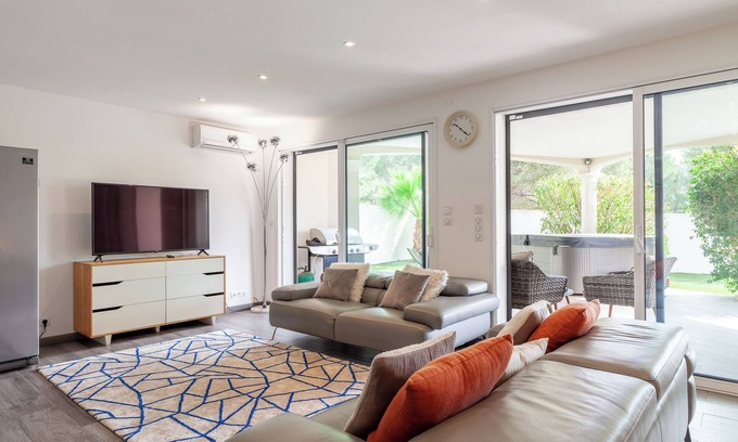 Sausset-les-Pins Apartamento | Apartamento 'Havre De Paix 500m De La Mer' con terraza privada, Wi-Fi y aire acondicionado