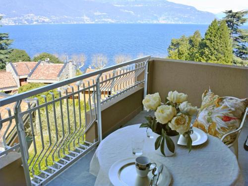 Porto Valtravaglia Apartamento | Apartment Hermitage-2 by Interhome