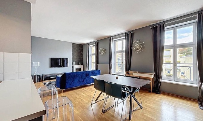 Metz-Centre – Ancienne Ville Apartamento | Apartment, high standard, view of the Cathedral and Temple Neuf, with parking lot