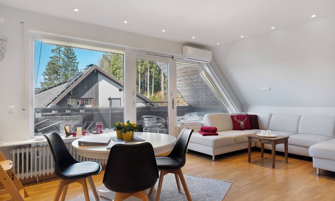 Saig Apartamento | Apartamento 'Hirschsprung Saig' con vistas a la montaña, Wi-Fi y aire acondicionado