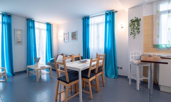 El Pilar Apartamento | Apartment 'Hogar Vera Turquesa' with Wi-Fi and Air Conditioning