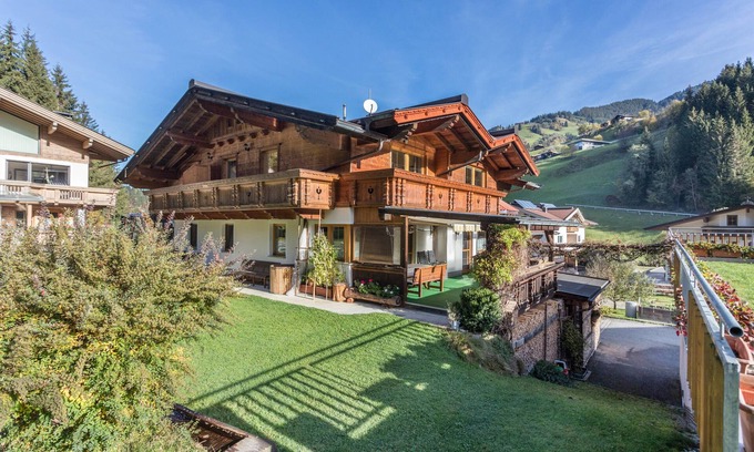 Wildschoenau Apartamento | Apartamento "Hörbiger" con vistas a la montaña, balcones y Wi-Fi