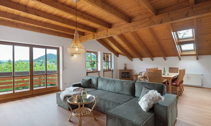 Erfweiler Apartamento | Apartamento 'Idyll 1' con vistas a la montaña, balcón y Wi-Fi