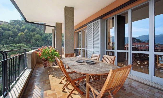 Cernobbio Apartamento | Apartamento "Il Parco Cernobbio" con vistas al lago, Wi-Fi, aire acondicionado, terraza y jardín