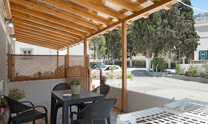Panormos Apartamento | Apartamento 'Iliana 1' con vistas a la montaña, Wi-Fi y aire acondicionado