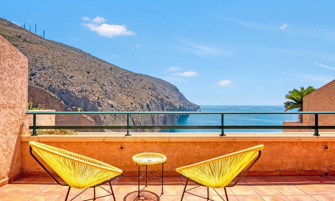 Pueblo Mascarat Apartamento | Apartamento 'Impresionantes Vistas' con vistas al mar, Wi-Fi y aire acondicionado
