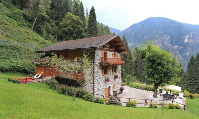 Canal San Bovo Chalet De Esquí | Apartment in a chalet nestled in the forest, with sauna and private forest