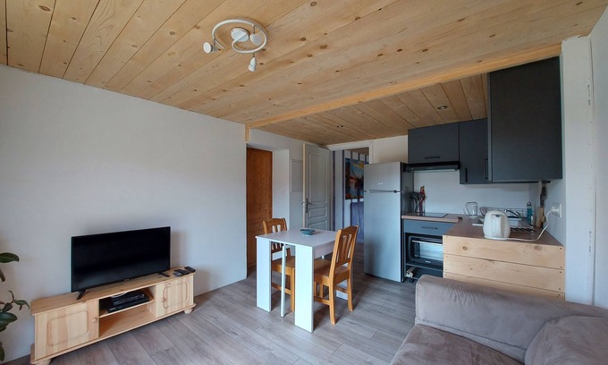 Paroisse des Monts de Bienne Apartamento | Apartment in a Jura Chalet