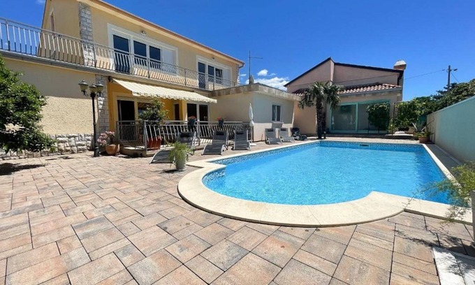 Jadranovo Casa | Casa confortevole con piscina privata