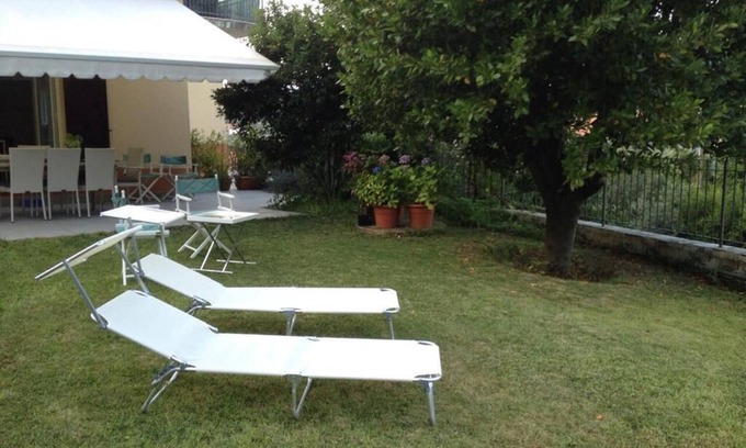 La Foce Apartamento | Apartment in early 20th century villa with garden