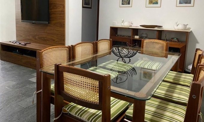 Parque Enseada Apartamento | Apartment in Enseada - 2 suites + 1 bedroom with air conditioning and WIFI
