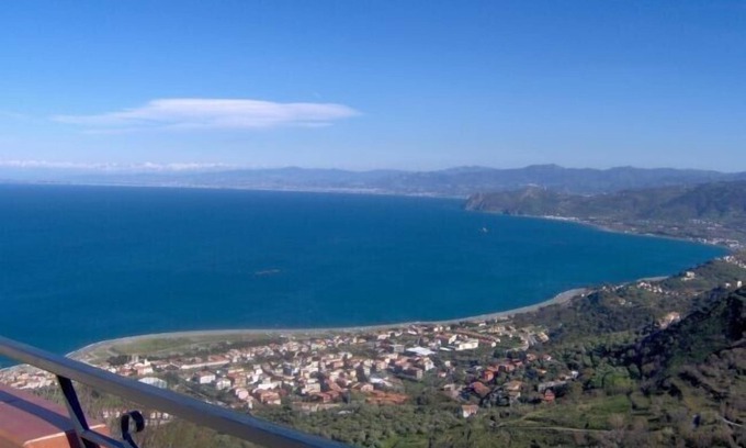 Galbato Apartamento | Apartamento en frente de las Islas Eolias: terraza con hermosa vista panorámica