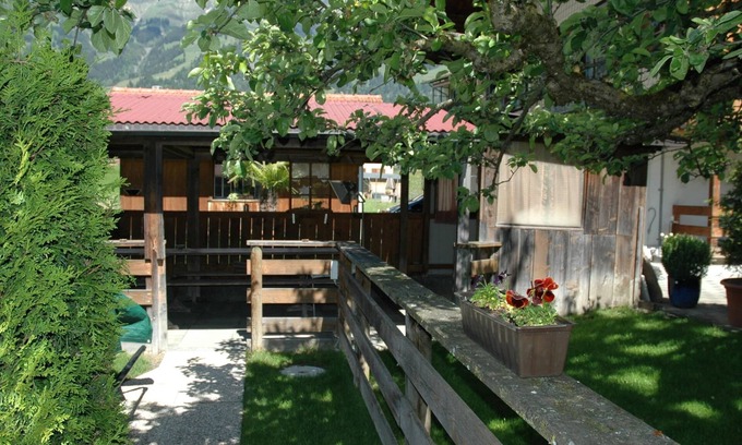 Frutigen Apartamento | Apartment in Frutigen With Garden, Terrace, Garden Furniture