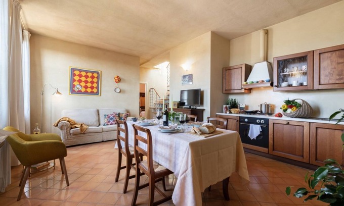 Siena Apartamento | Apartment in historic Villa "Le Contrade": view & authentic hospitality in Siena