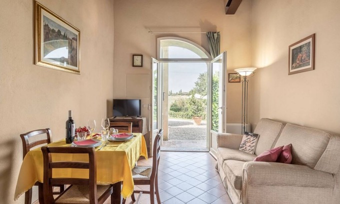 Siena Apartamento | Apartment in historic Villa "GLI ARCHI": view & authentic hospitality in Siena