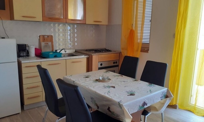 Lopar Apartamento | Apartamento en Lopar con Balcón, Acondicionador, WIFI, Lavadora (696-6)