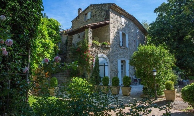 Forcalquier Cama Y Desayuno | Apartment in Mas provençale pool & spa residence