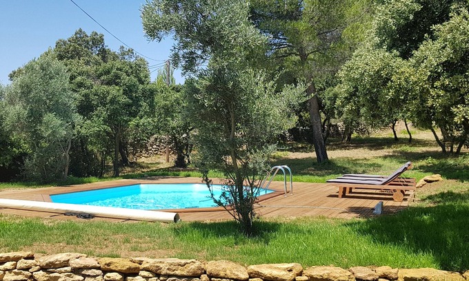 Miramas Apartamento | Mas provenzal, piscina exclusiva y climatizada, ideal para familias.