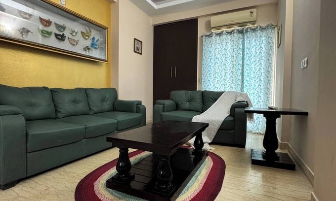 Noida Apartamento | Apartment in Noida Best Location 2BHK