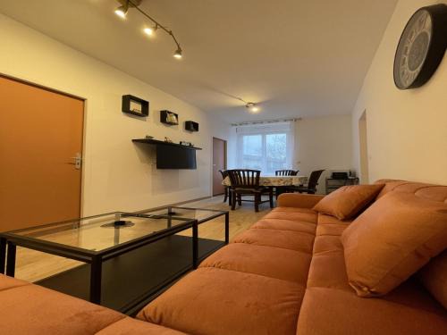 Noyen-sur-Sarthe Apartamento | Apartment in Noyen near Le Mans Circuit
