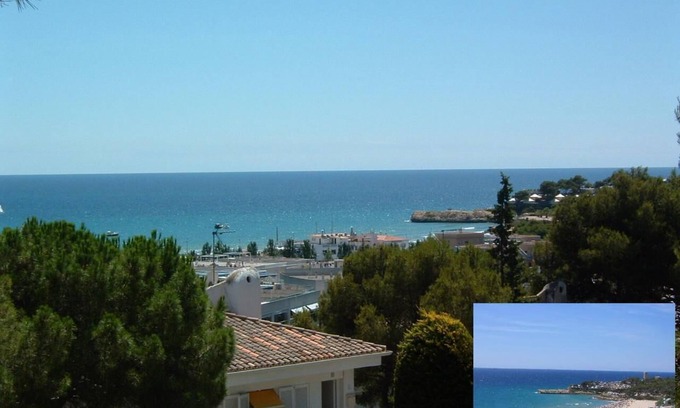 Tamarit Apartamento | Cerca de la playa, familiar, jardín privado y piscina, perros bienvenidos