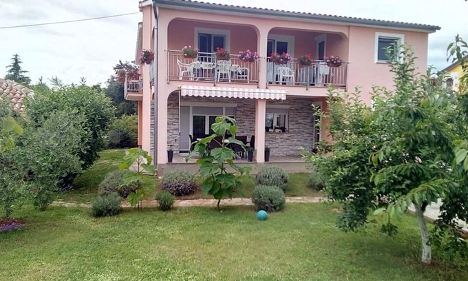 Buici Apartamento | Apartamento en Poreč con Balcón, Acondicionador, WIFI, Lavadora (3362-2)