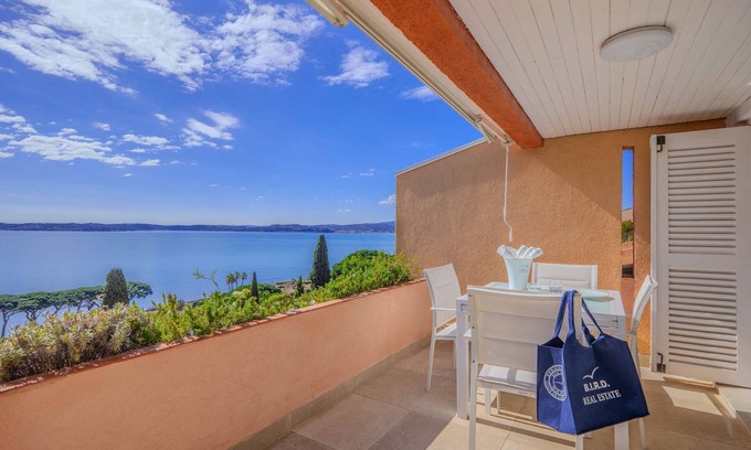 Sainte-Maxime Apartamento | Apartment in Sainte-Maxime with panoramic sea view, swimming pool and private beach access
