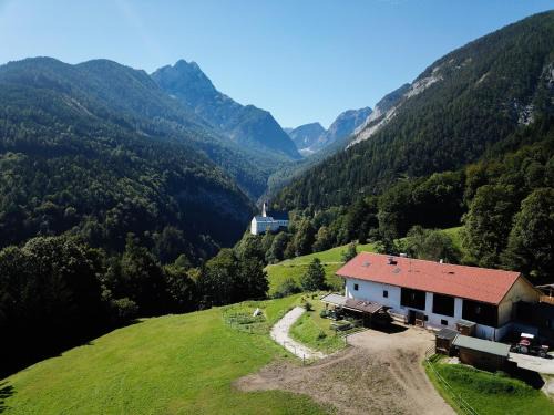 Stans Apartamento | Apartment in Stans near Wolfsklamm River