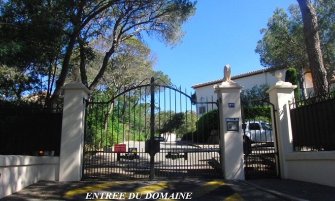 Boulouris-sur-Mer Apartamento | Apartamento en excelente zona segura y ajardinada en la planta baja