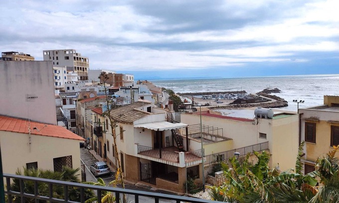 Marinella di Selinunte Apartamento | Apartamento en el centro del municipio a 5 min del parque y 2 del mar, wifi