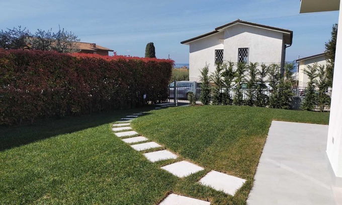Bardolino Apartamento | APARTMENT IN VILLA, LAKE VIEW, 5 MINUTES WALK FROM THE LAKE AND THE VILLAGE