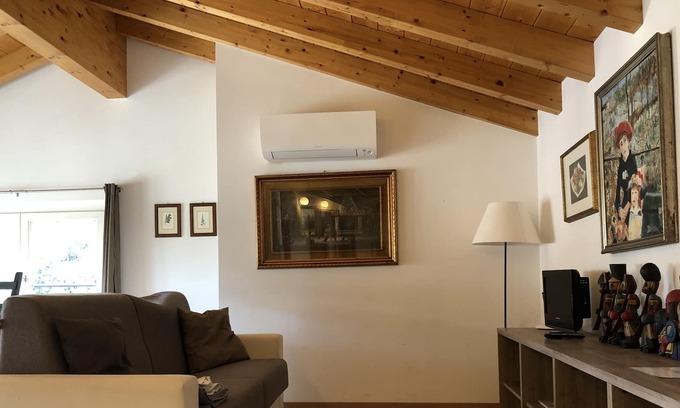 Albate Apartamento | Apartamento en villa para 4 personas, aire acondicionado, estacionamiento, lavandería.
