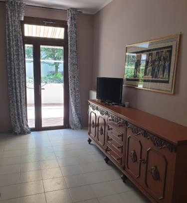Carosino Apartamento | Apartment in villa with pool