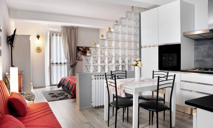 Piazza Apartamento | Apartamento 'Incantevole Loft Red Passion' con balcón, Wi-Fi y aire acondicionado