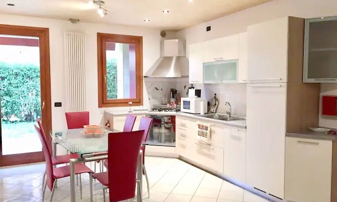 Caerano di San Marco Apartamento | Apartment with garden in quiet and strategic location