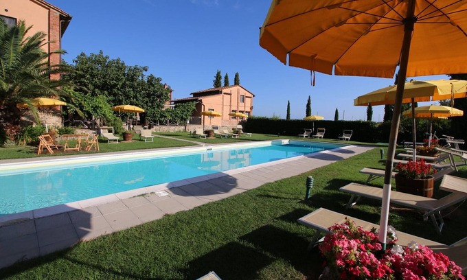 Castiglione del Lago Apartamento | Apartamento cerca del Lago Trasimeno con piscina