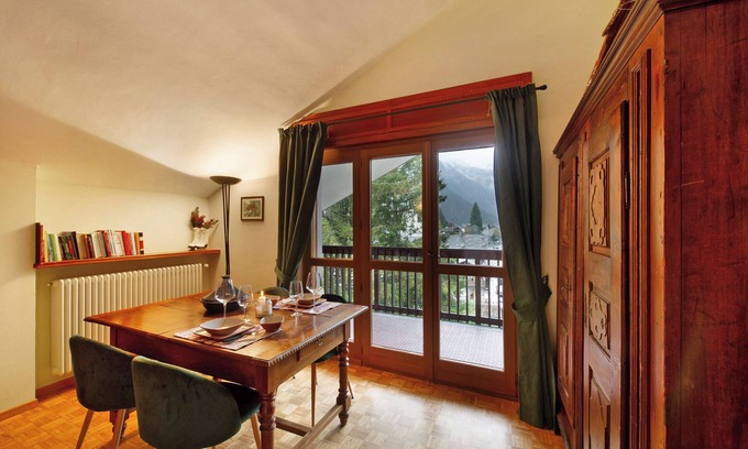 Gressoney-Saint-Jean Apartamento | Apartamento 'Finestra Sul Monte Rosa' con vistas a la montaña, jardín compartido y Wi-Fi