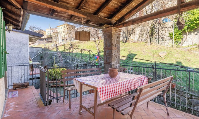 San Marcello Piteglio Apartamento | Apartamento 'Casa Claire' con vistas a la montaña, terraza privada y jardín privado