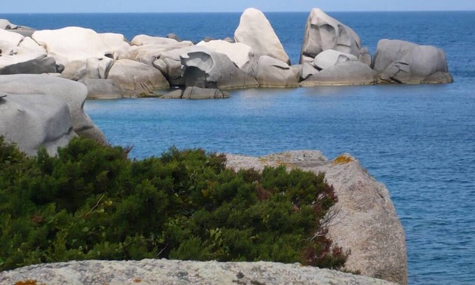 Capo Testa Apartamento | Apartamento con impresionantes vistas de la Bocche di Bonifacio