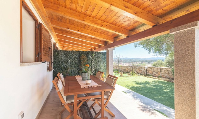 Santa Teresa di Gallura Apartamento | Apartamento 'Trilo Nina' con terraza privada, jardín privado y aire acondicionado
