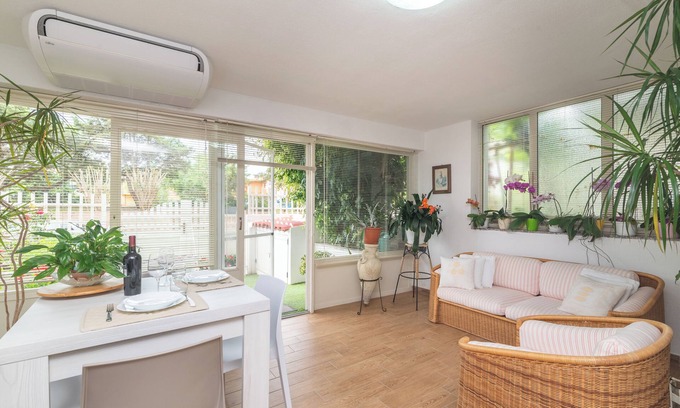 Santa Teresa di Gallura Apartamento | Apartamento 'Bilo Nina' con jardín privado y aire acondicionado