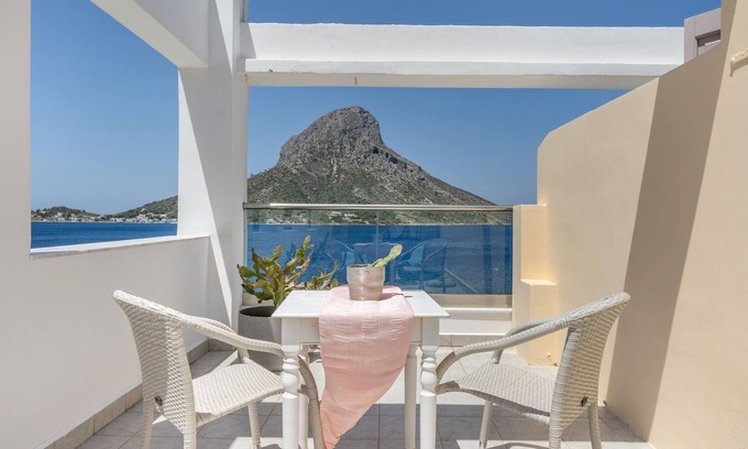 Massouri Apartamento | Apartamento 'Kalliopi con vistas al mar' con terraza privada, Wi-Fi y aire acondicionado.