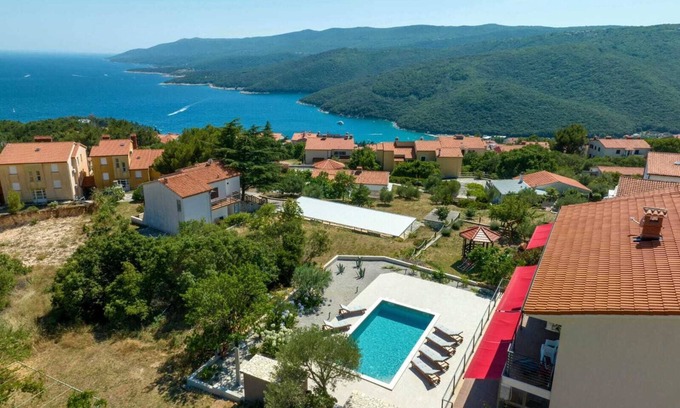 Rabac Apartamento | Apartment Klara - beautiful pool apartment for 7 people