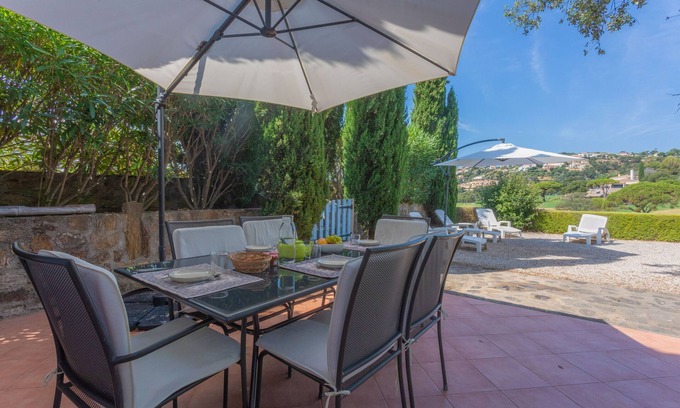 La Nartelle Apartamento | Apartamento 'L'amandier' con terraza privada, jardín privado y Wi-Fi