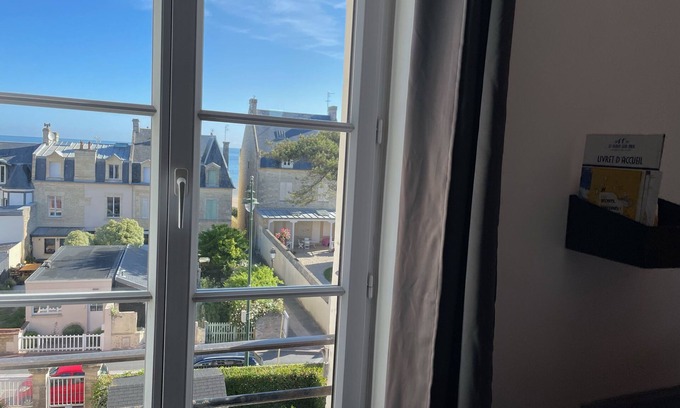 Saint-Regnobert-de-la-Cote-de-Nacre Apartamento | Apartment La Vigie - 30 m from the sea, small sea view