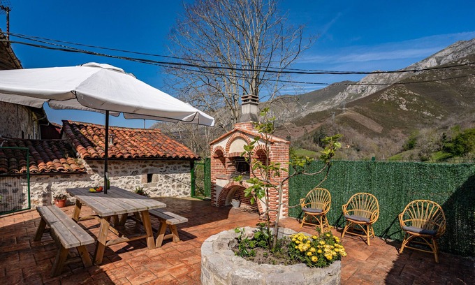 Penamellera Alta Casa | Apartamento 'La Breval' con vistas a la montaña, terraza privada y jardín privado