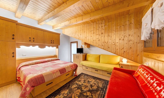 Vodo Cadore Apartamento | Apartamento 'La Casa Dei Cervi - Mansarda' con vistas a la montaña, balcón y Wi-Fi