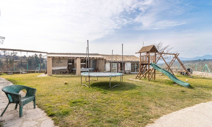 Bellestar Apartamento | Apartamento 'La Coma' con vistas a la montaña, piscina privada y Wi-Fi