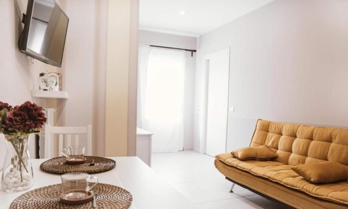 Sesto Calende Apartamento | Apartamento 'La Corta di Silvia 4' con zona exterior y Wi-Fi